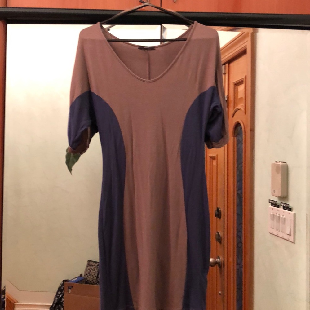Cute dress , 1/2 length sleeve. Size M